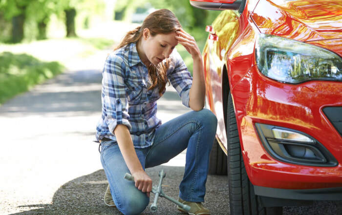 How to change a flat tyre in 5 min - Vicky Driving School (1)